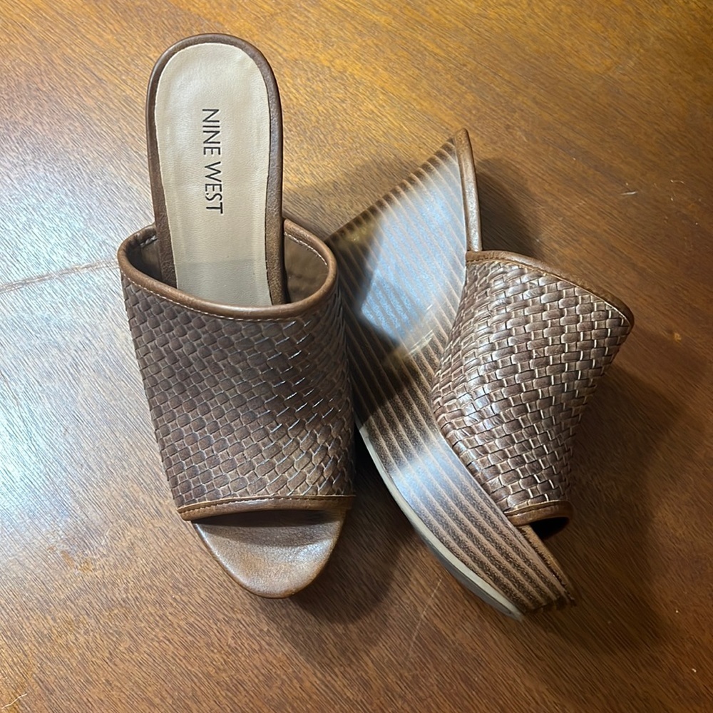 NINE WEST, ISLAOL WEDGE SANDAL, Size 7. NWOT
